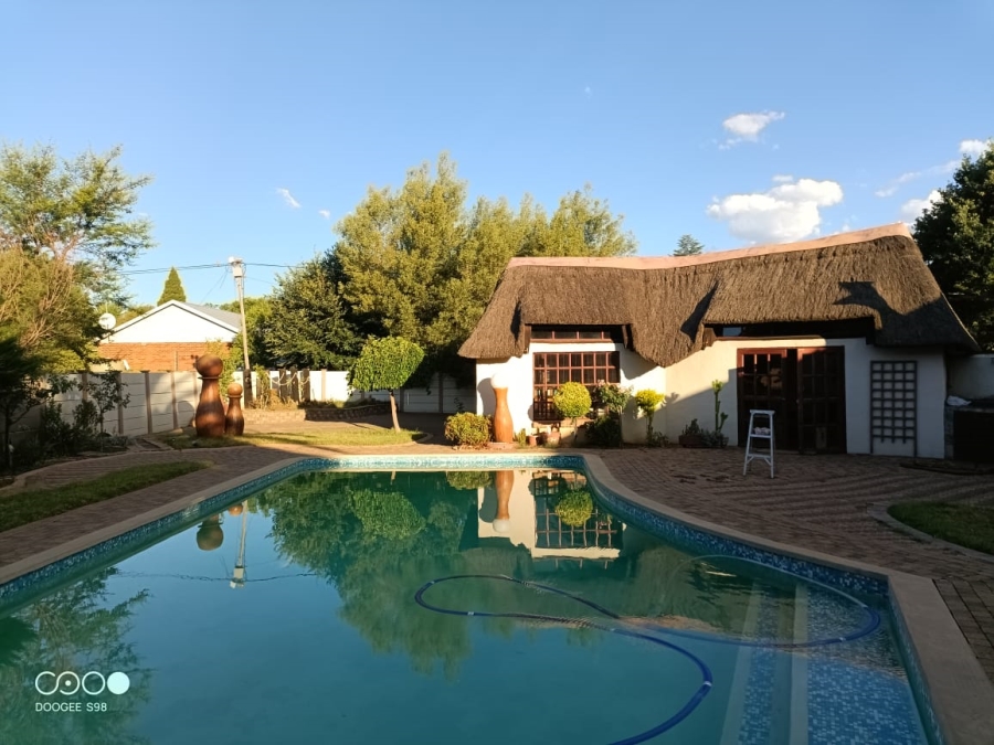 4 Bedroom Property for Sale in Langenhovenpark Free State